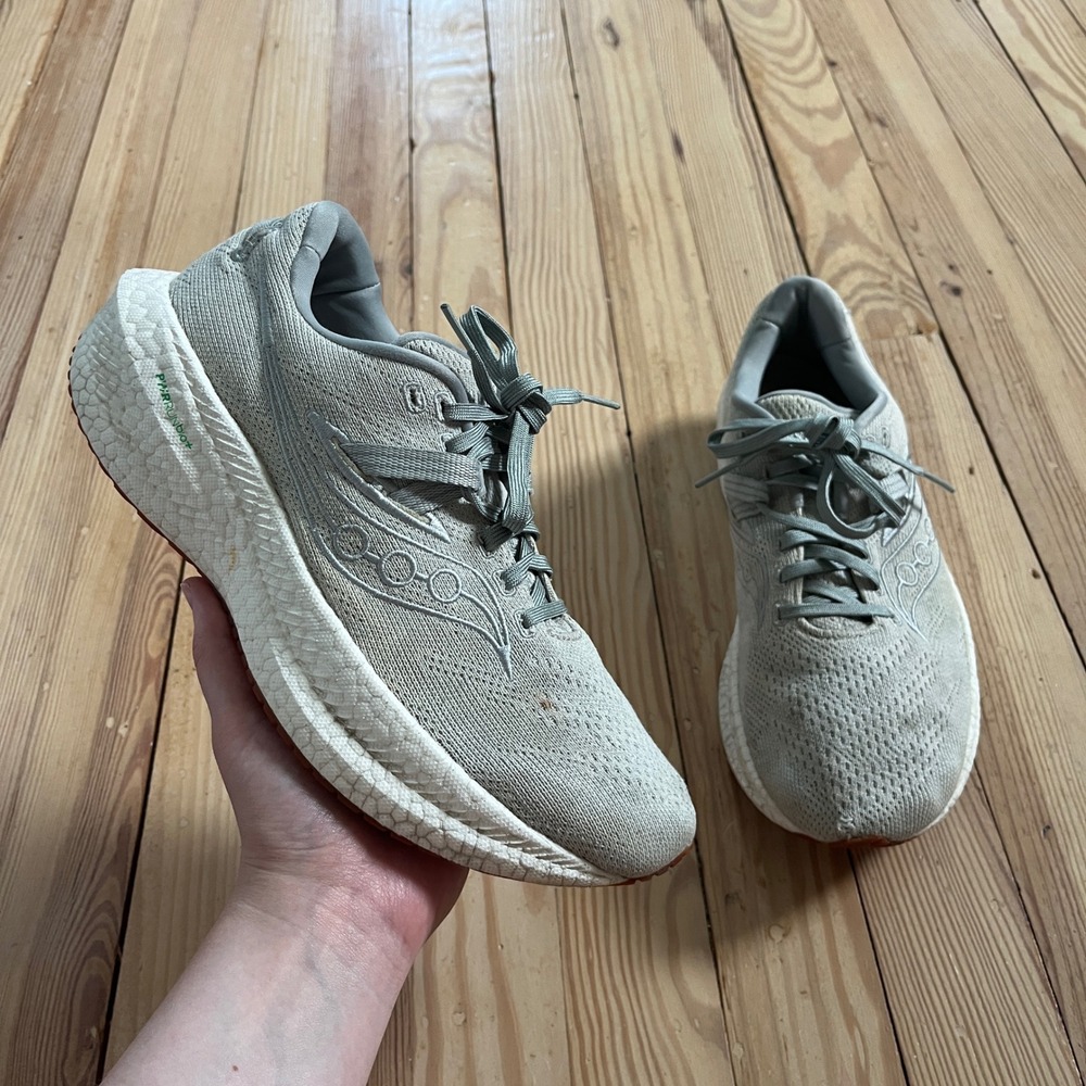 Saucony Triumph 20 Womens Sneaker Athletic Running Shoes Grey Fog Size 9 Comfort